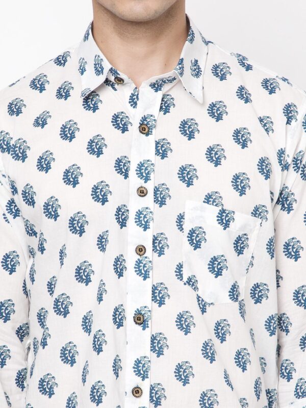 Men Relaxed Spread Collar Floral Printed Casual Shirt - Image 3