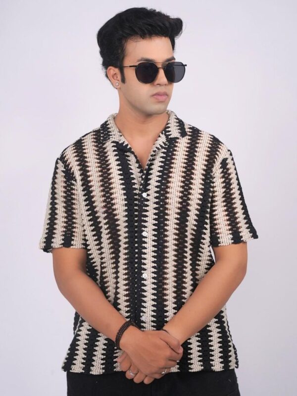 Striped Modern Fit Cutaway Collar Short Regular Fit Shirt