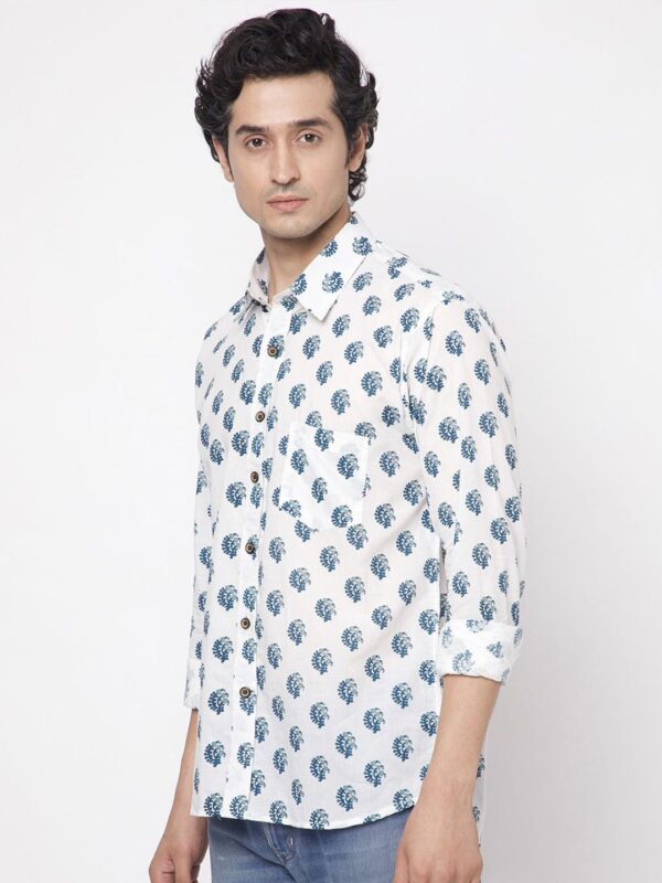Men Relaxed Spread Collar Floral Printed Casual Shirt - Image 2